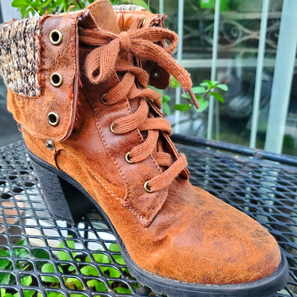 New! Heeled brown boots